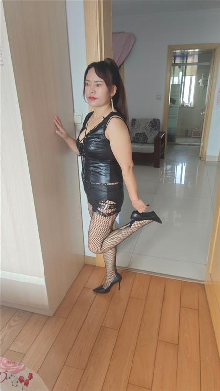 江苏-南通开发区爱穿渔网的美少妇,成熟有魅力