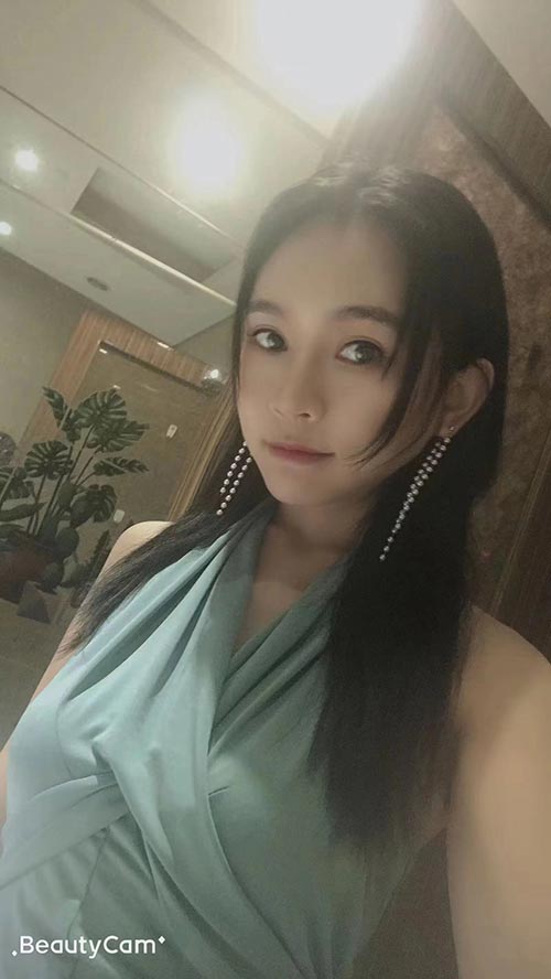 00年小萝莉自做自聊 小蛮腰凹凸有致 皮肤光滑 幼女控必入！
