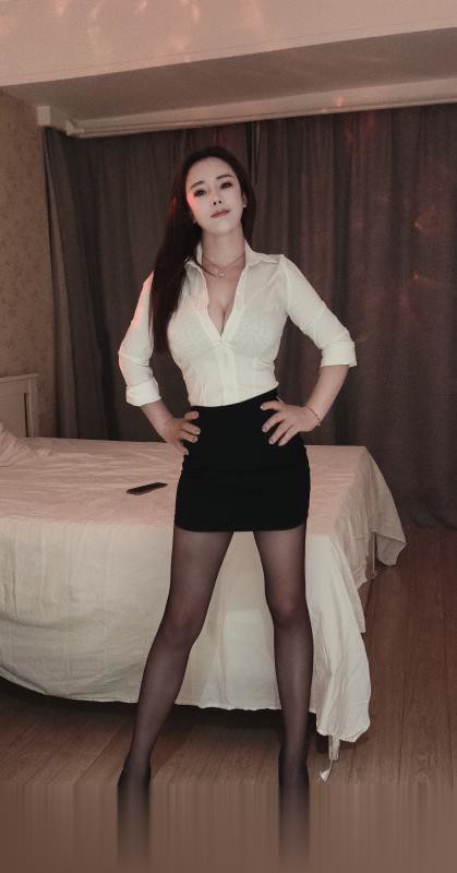 成都乳爆大奶牛.大奶母狗老师,胸很大,纯天然的