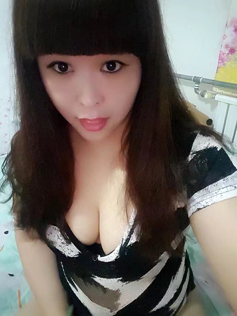 最新开发的火辣S型骚货,大胸大屁股深喉+颜射+ kiss+69式突破