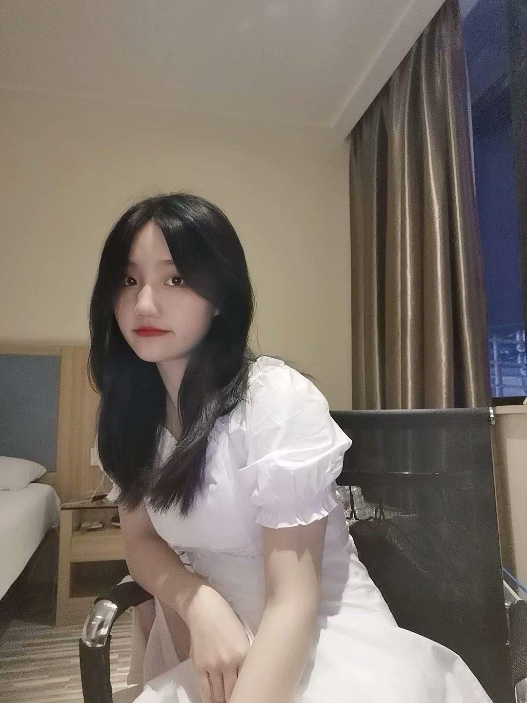 丰台南路刚下水的妹子,很嫩很紧,高颜值